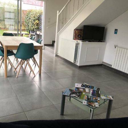 Vero, Yves Nay  Exteriör bild