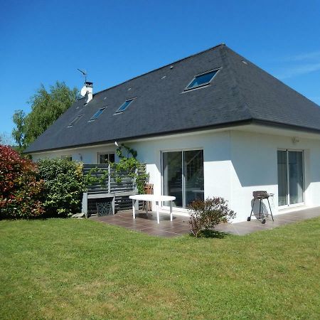 Vero, Yves Nay  Exteriör bild