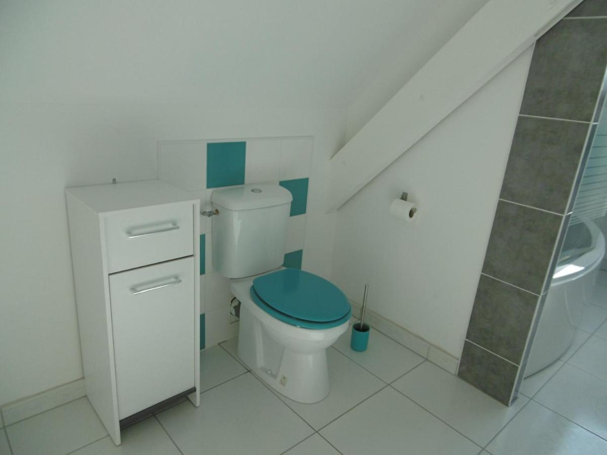 Vero, Yves Nay  Exteriör bild