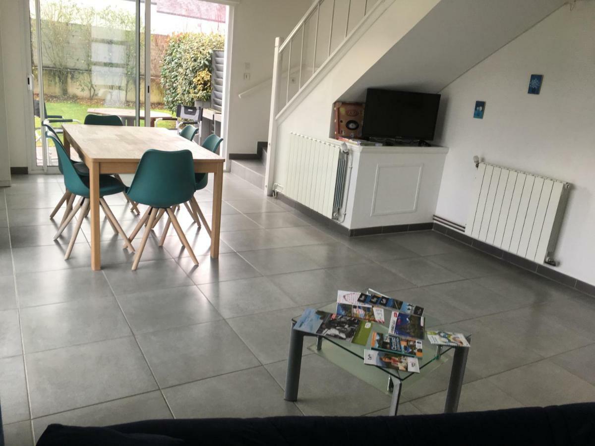 Vero, Yves Nay  Exteriör bild